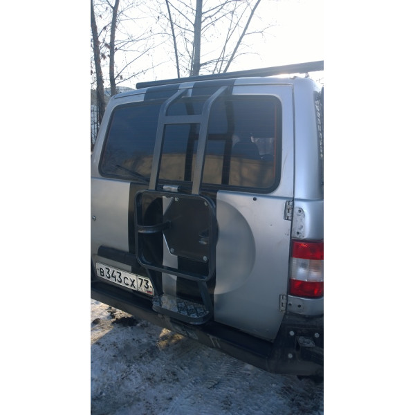 Лестница c алюминиевой подножкой на УАЗ Патриот
